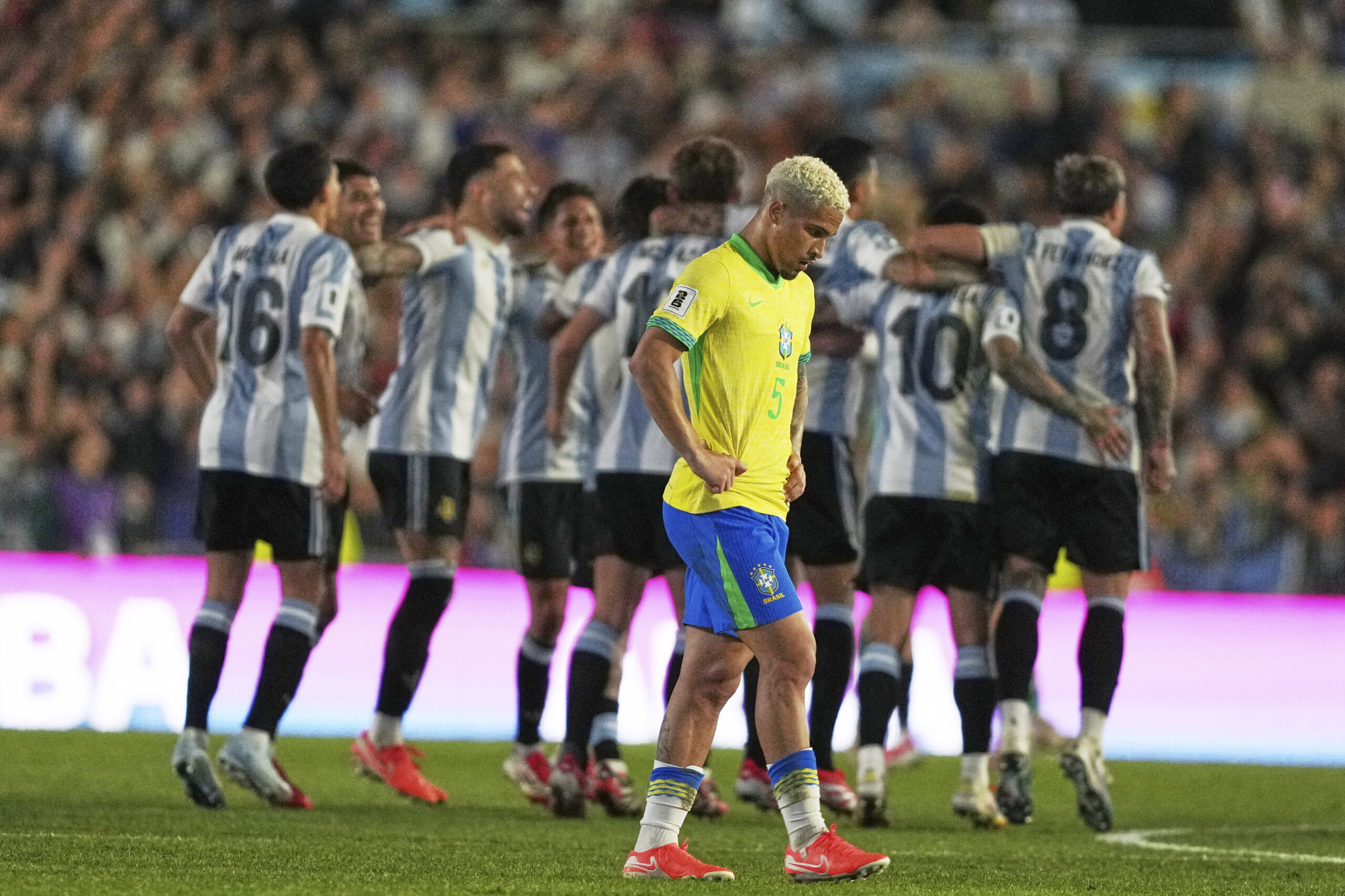 Qualificazioni Mondiali 2026, l’Argentina travolge il Brasile 4-1