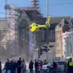 Attacco con coltello ad Amsterdam, l’elicottero medico atterra in piazza Dam