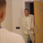 Mbappé al Madame Tussauds di Londra, il calciatore con la sua statua di cera
