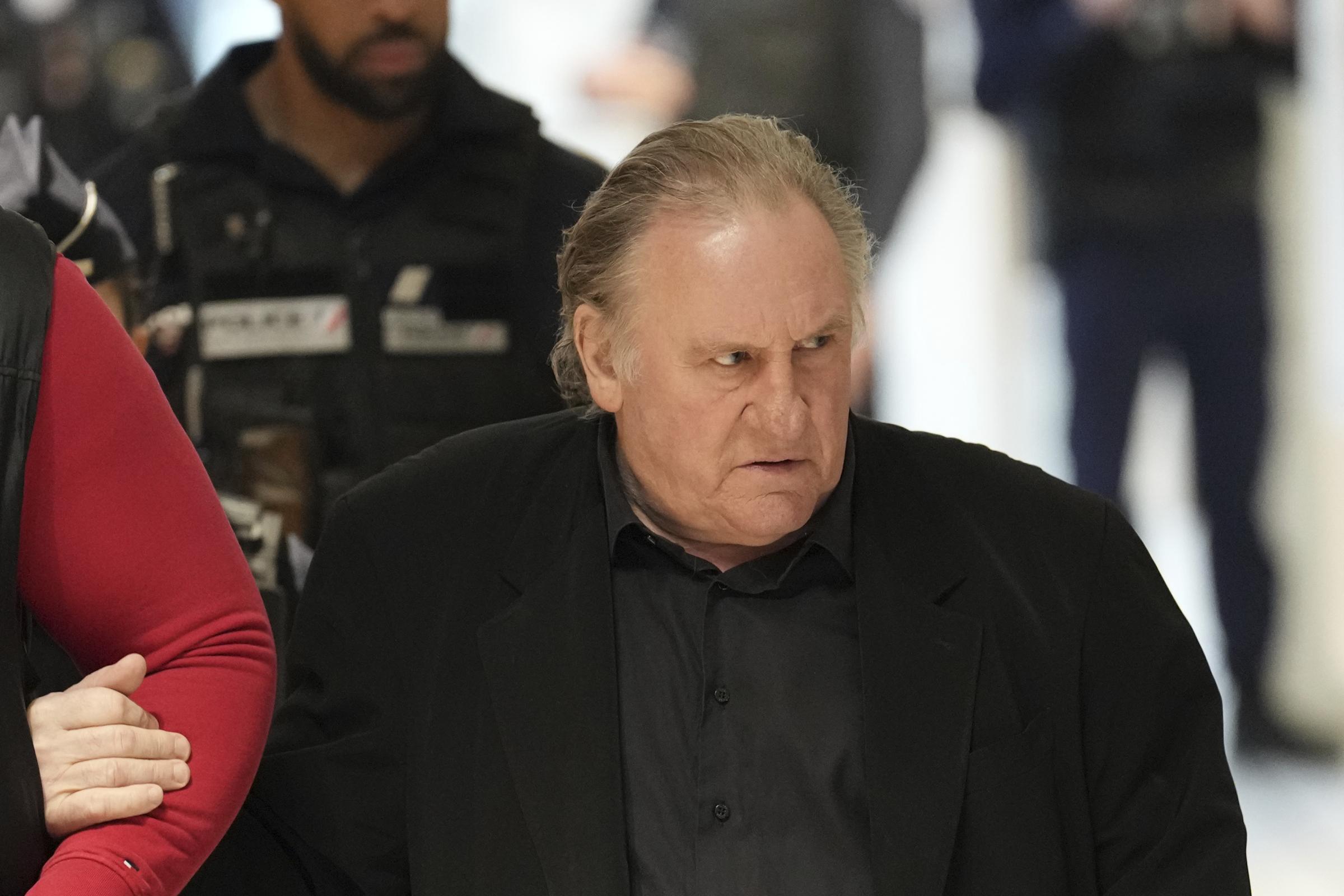 Gérard Depardieu, l’accusa chiede 18 mesi con la condizionale Gérard Depardieu, l’accusa chiede 18 mesi con la condizionale