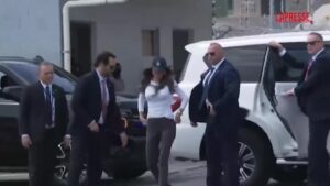 Kristi Noem a El Salvador, segretaria Usa visita carcere di massima sicurezza
