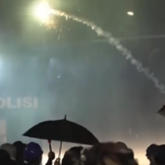 Indonesia, protesta fuori dal Parlamento: scontri tra polizia e manifestanti