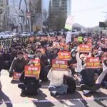 Sud Corea, sit-in a Seul per chiedere le dimissioni di Yoon