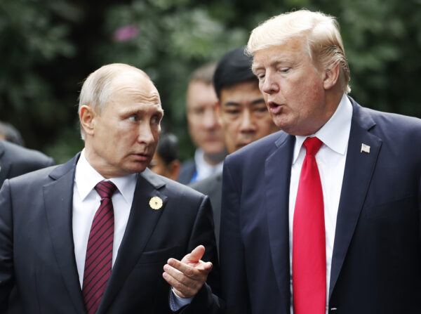 Ucraina, Trump: “Molto arrabbiato con Putin, se salta l’accordo metterò dazi su petrolio russo”