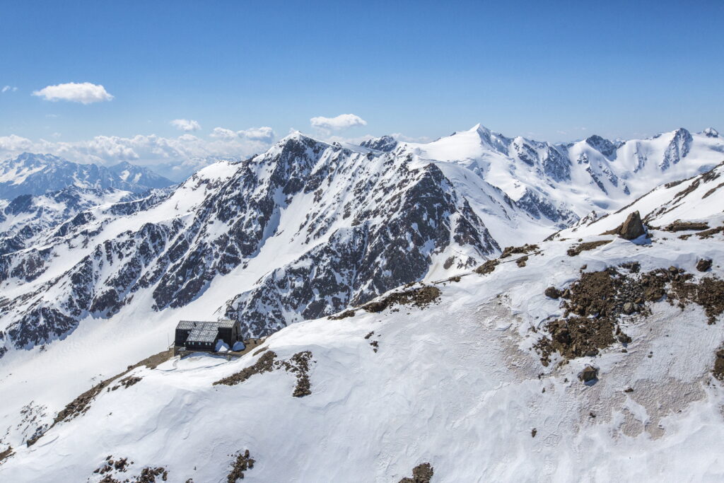 Trentino valanga da Lapresse.it trentino valanga sul monte vioz due persone in gravi condizioni