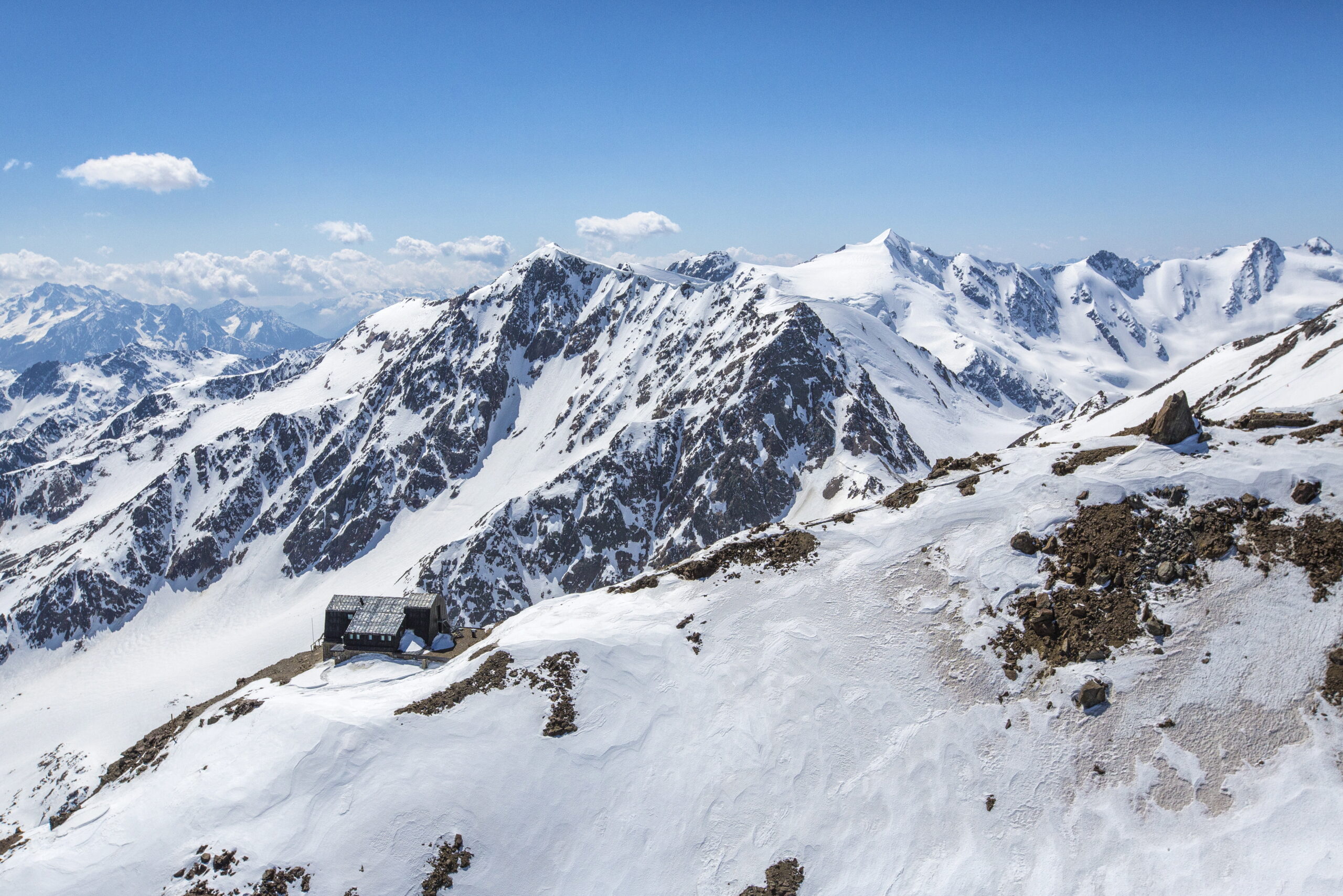 Trentino, valanga sul monte Vioz: due persone in gravi condizioni