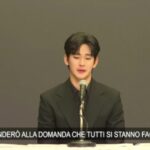 Corea del Sud, la star Kim Soo-hyun in lacrime: “Kim Sae-ron non si è suicidata per causa mia”