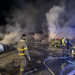 Roma, incendio in concessionaria Tesla: 16 auto in fiamme