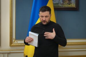 Ucraina, media: “Zelensky si prepara al voto per questa estate”