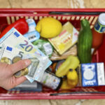 Inflazione Italia, a marzo cresce al +2%: aumenta anche il carrello della spesa