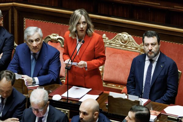 La presidente del Consiglio, Giorgia Meloni, in Aula alla camera insieme ai vicepremier, il leader della Lega Matteo Salvini e quello di Forza Italia Antonio Tajani