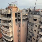 Libano, Israele colpisce edificio residenziale a Beirut: il palazzo distrutto