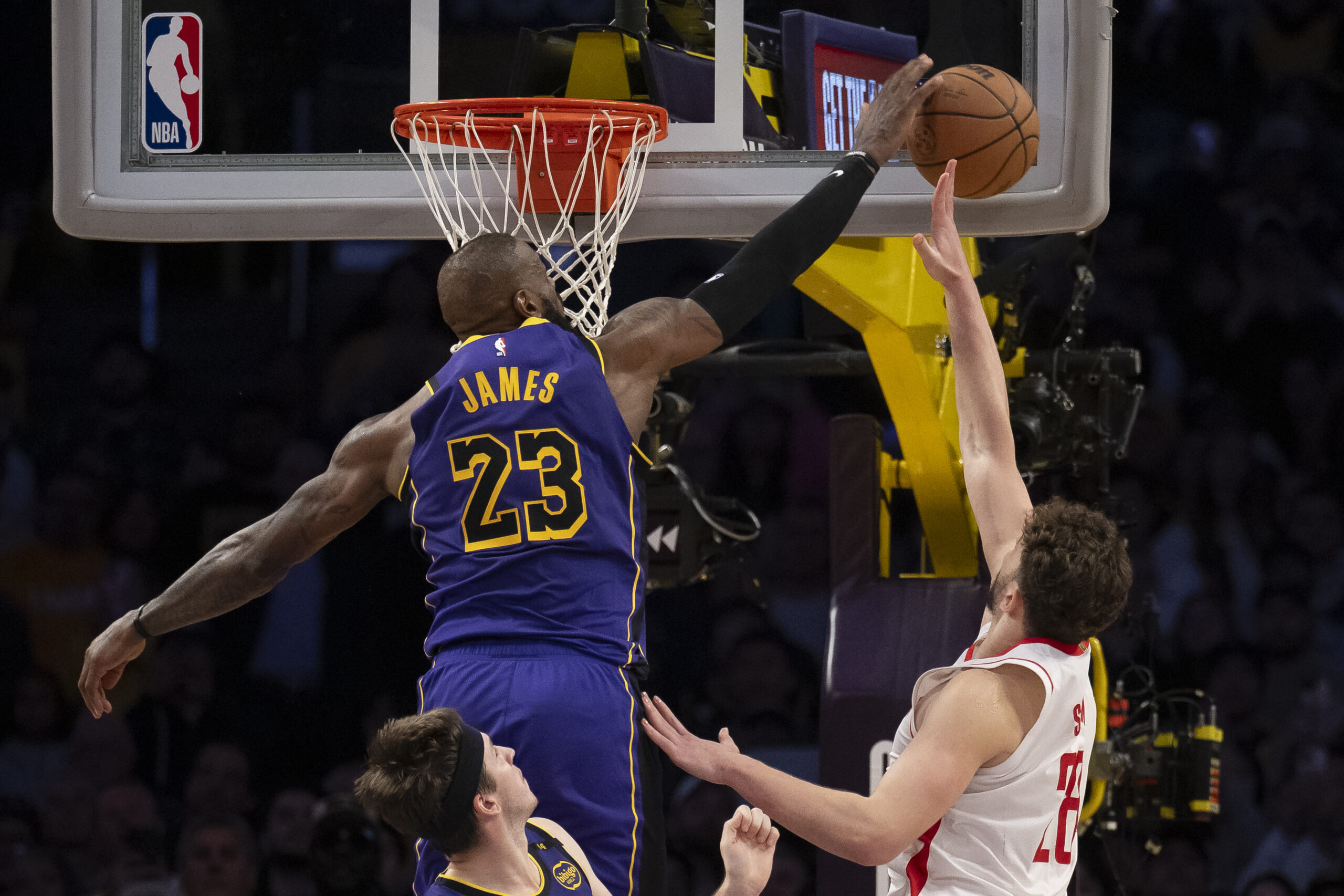 Nba, i risultati della notte: Lakers-Rockets 104-98