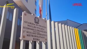Roma, sequestrati oltre 16,5 milioni di souvenir illegali del Giubileo