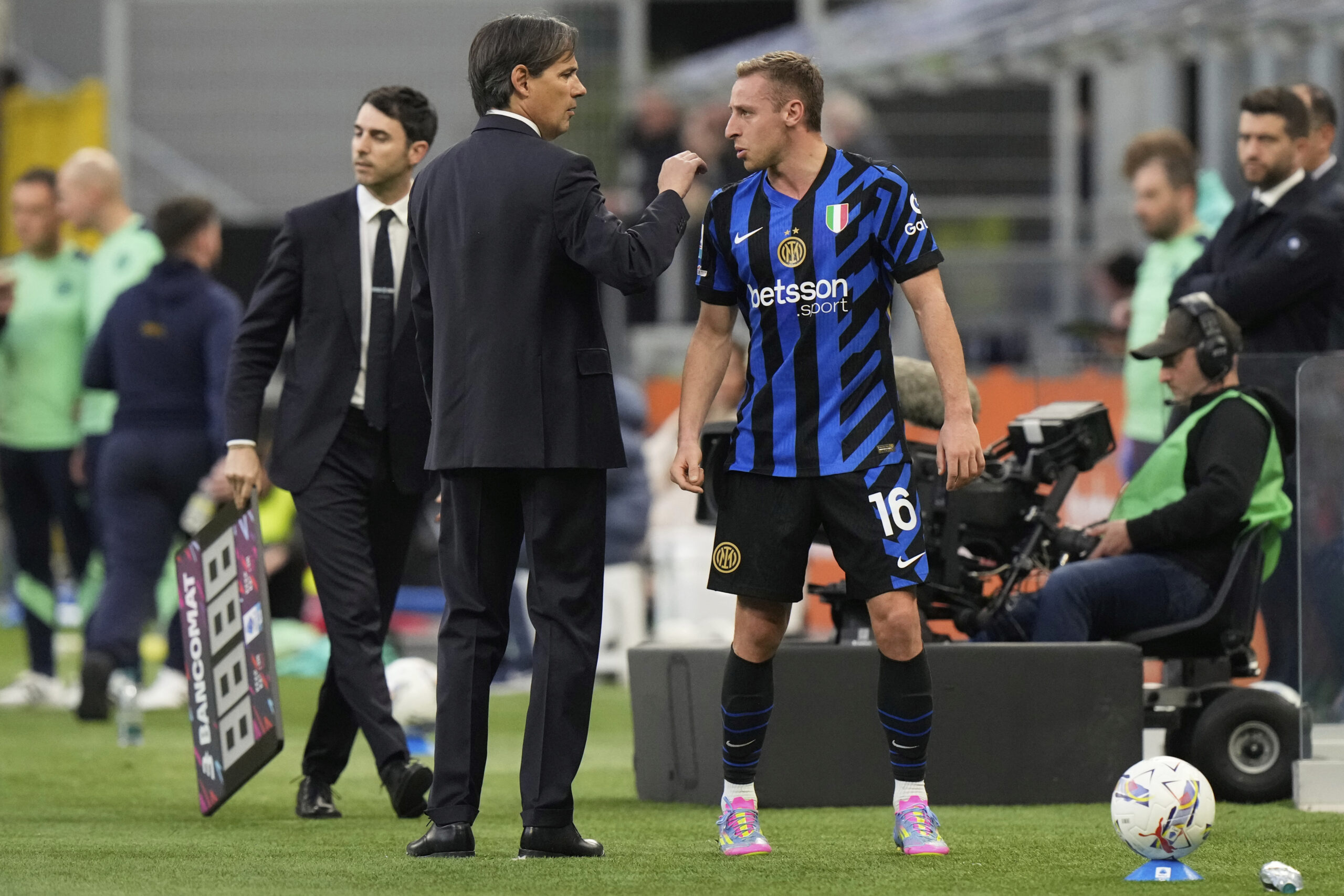 Ascolti Tv ieri 2 aprile, Milan-Inter 6 mln (28.4%)