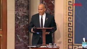 Cory Booker, discorso record per il senatore Usa: parla per oltre 25 ore