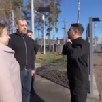 Ucraina, Zelensky nella scuola diventata rifugio di guerra a Yahidne