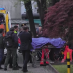 Infortunio Federica Brignone, la campionessa arriva in ambulanza in clinica a Milano