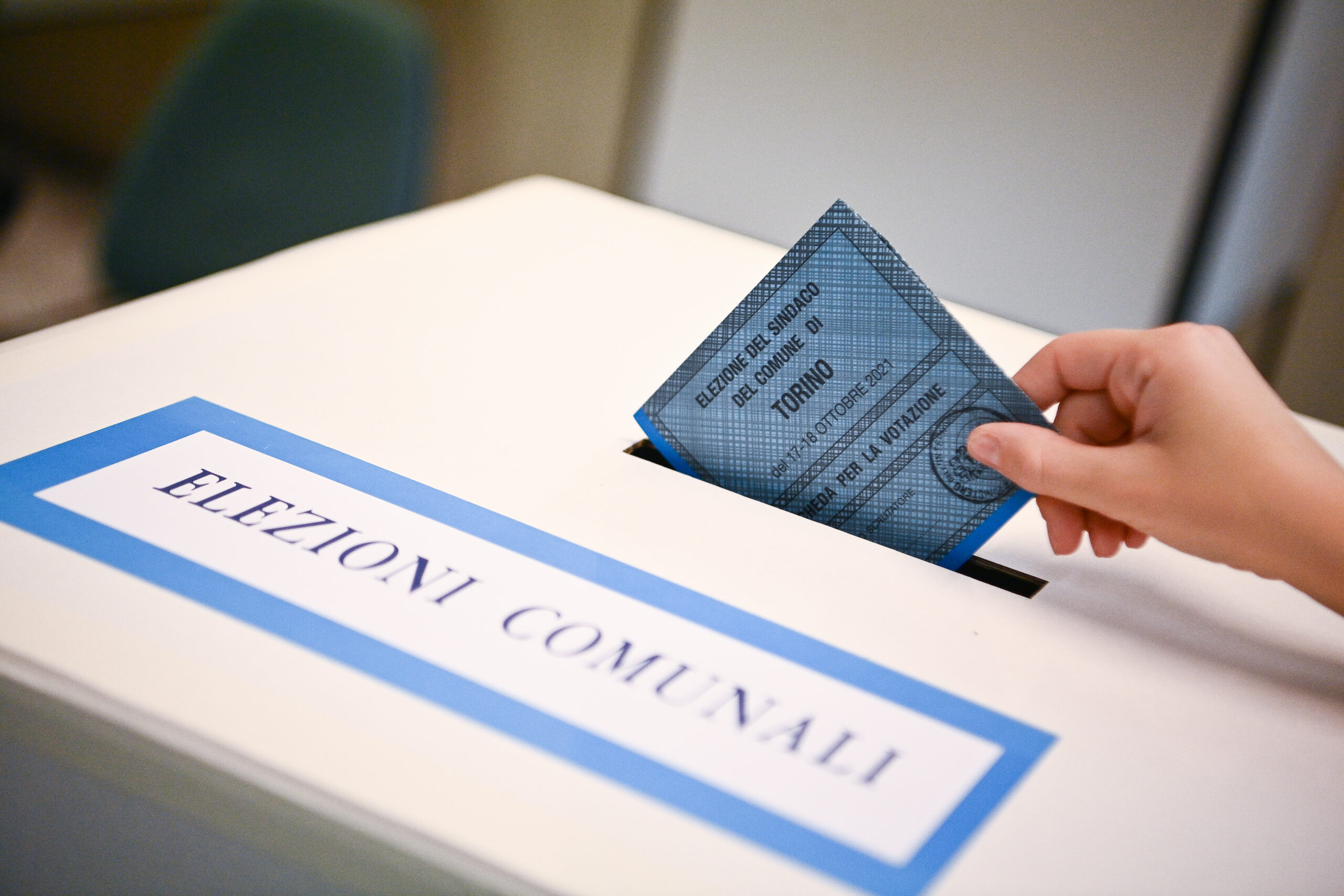 “Sindaci eletti senza ballottaggio se hanno il 40%”: l’emendamento al Dl Elezioni divide la politica