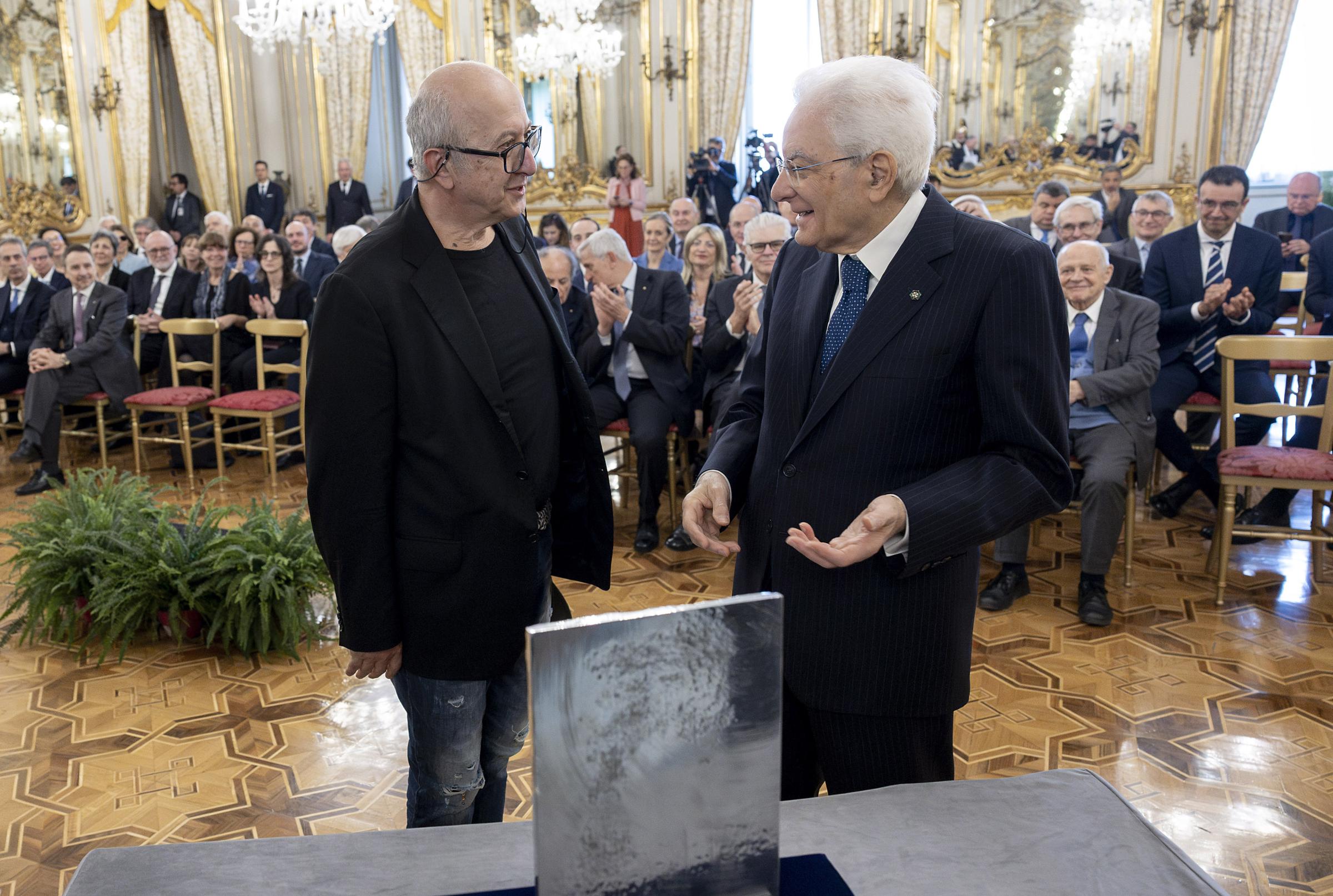 Mattarella: “La concentrazione dei poteri indebolisce la democrazia”