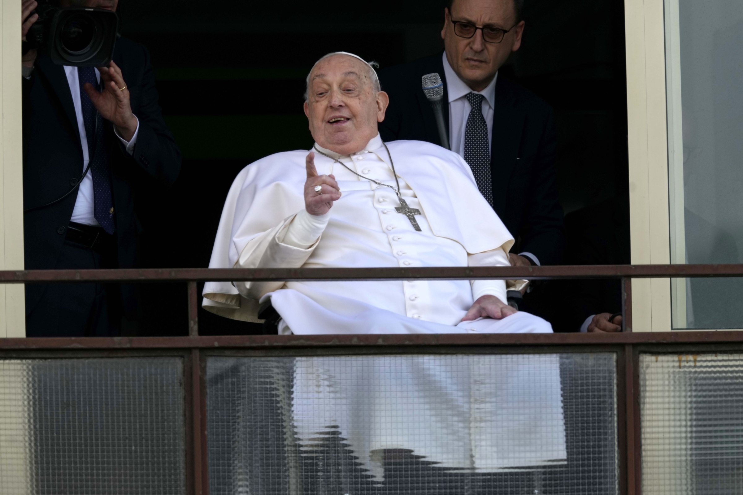 Papa Francesco, Santa Sede: “In lieve miglioramento gli indicatori infettivi”