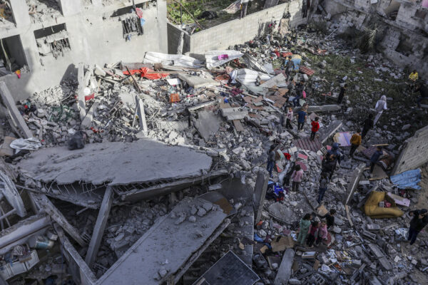Macerie a Khan Younis nella Striscia di Gaza dopo un raid di Israele