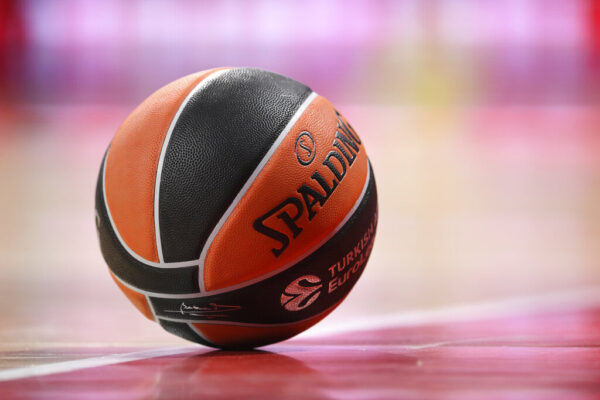 Il pallone dell'Eurolega di basket
