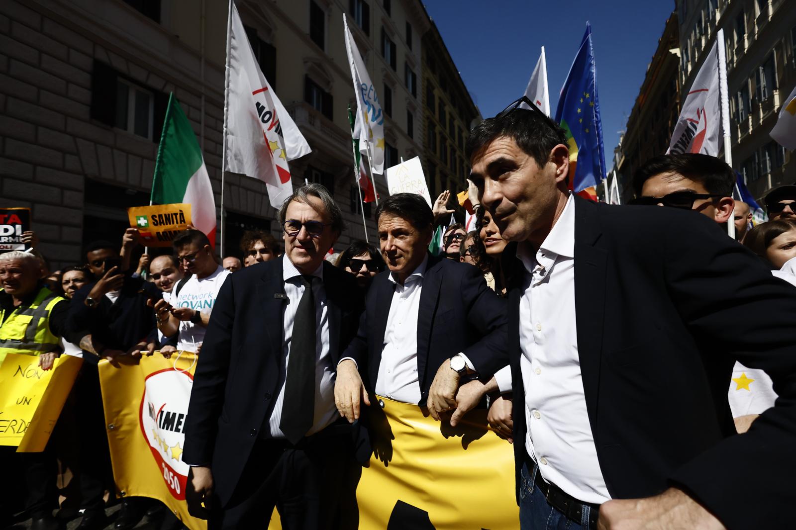 M5S, manifestazione in piazza a Roma contro piano europeo per il riarmo