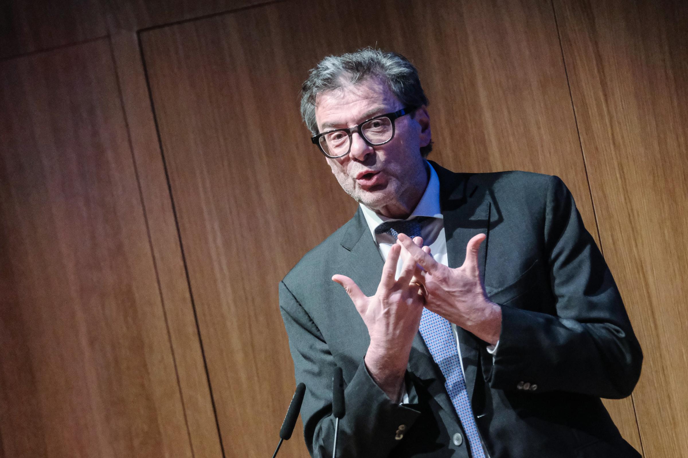 Difesa, Giorgetti: “Spese al 2% già quest’anno”