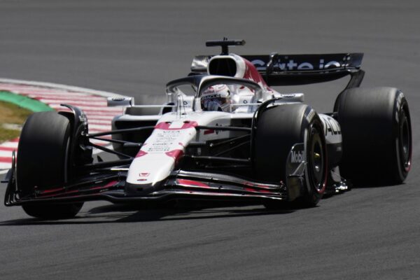 F1, Gp Giappone 2025: al via la gara con Verstappen in pole. Dove vederlo