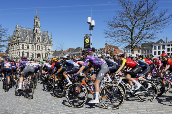 Giro delle Fiandre 2025, Van der Poel e Pogacar favoriti: dove vedere la gara in tv