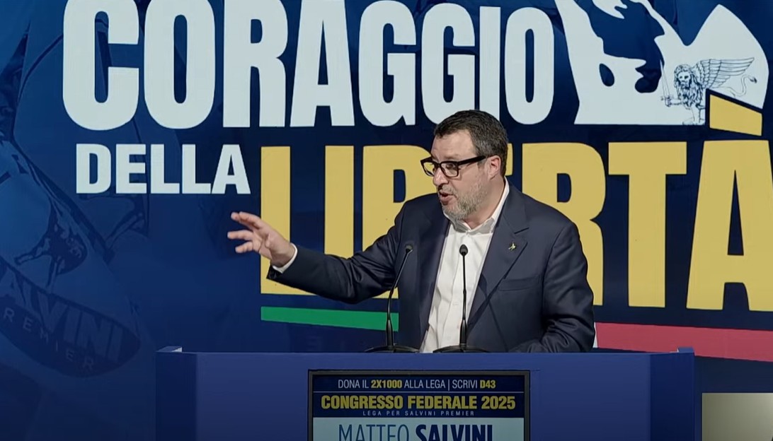 Congresso della Lega, Salvini rieletto segretario per acclamazione
