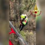 Varese, donna bloccata in zona impervia: l’intervento di salvataggio degli elisoccorritori