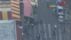Usa, minivan investe persone nel centro di Los Angeles: diversi feriti