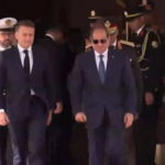 Macron al Cairo, il presidente francese accolto dall’omologo egiziano Al-Sisi