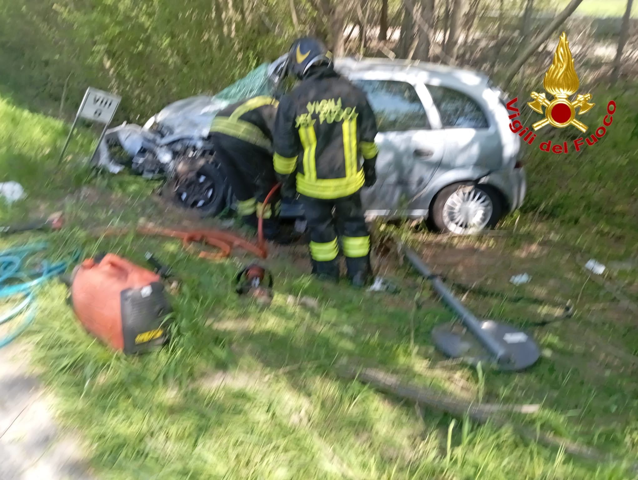 Milano, scontro auto-camion: morta una donna, grave la figlia Milano, scontro auto-camion: morta una donna, grave la figlia