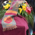 Antonello Fassari, i funerali a Roma: sulla bara il grembiule de “I Cesaroni”