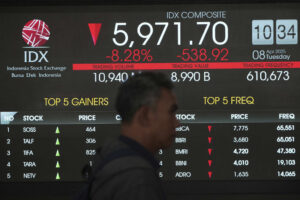 Borse, le notizie dopo i dazi di Trump: Tokyo rimbalza, crolla Singapore