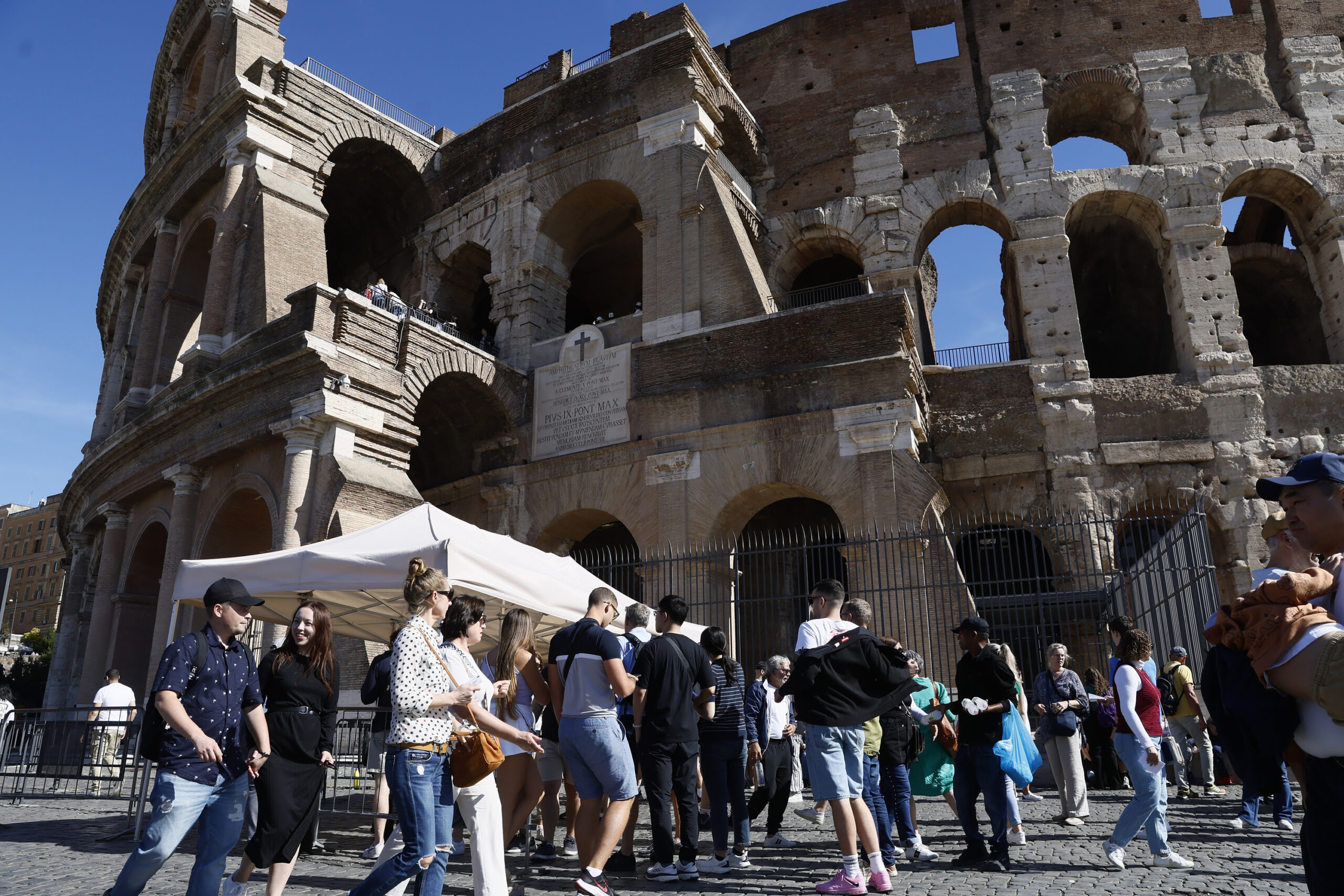 Colosseo, vendita biglietti: multa da 20 milioni dall’Antitrust Colosseo, vendita biglietti: multa da 20 milioni dall’Antitrust