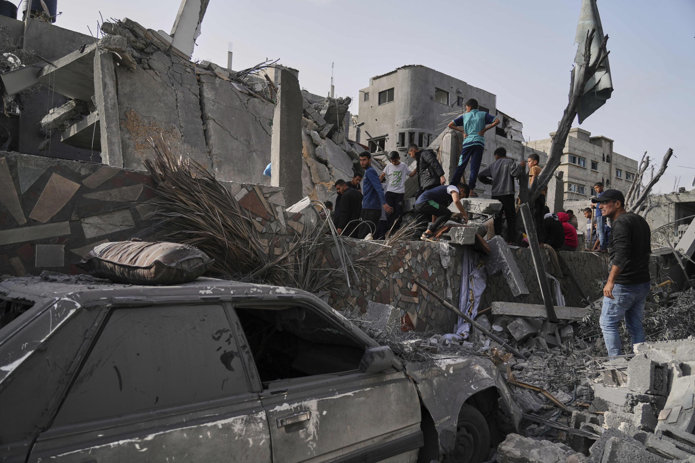 Gaza, raid notturno di Israele sulla Striscia: 25 morti fra cui 5 bambini