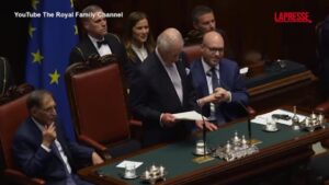 Re Carlo alla Camera, l’ironia del sovrano britannico: “Spero di non rovinare la lingua Dante”