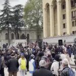 Georgia, manifestazione dell’opposizione davanti al Parlamento
