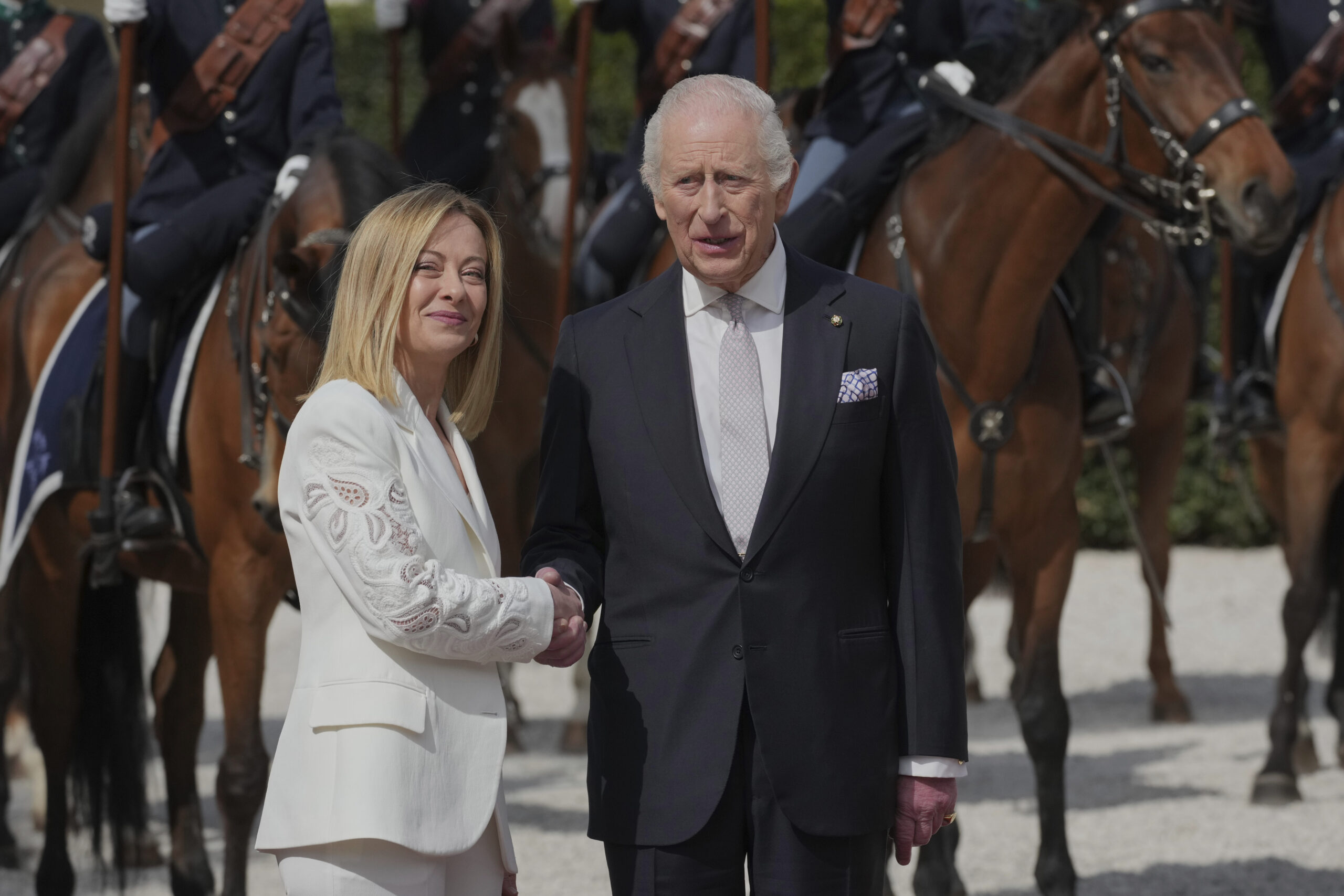 Re Carlo a Roma, incontro con Meloni a Villa Pamphilj e poi la visita all’ex Mattatoio con Mattarella