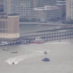 New York, un elicottero precipita nell’Hudson: sei morti. I soccorsi