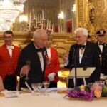 Re Carlo omaggia Mattarella in italiano durante la cena di gala al Quirinale