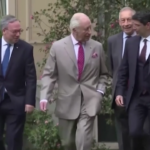 Re Carlo a Ravenna, il sovrano pianta la quercia donata da Mattarella