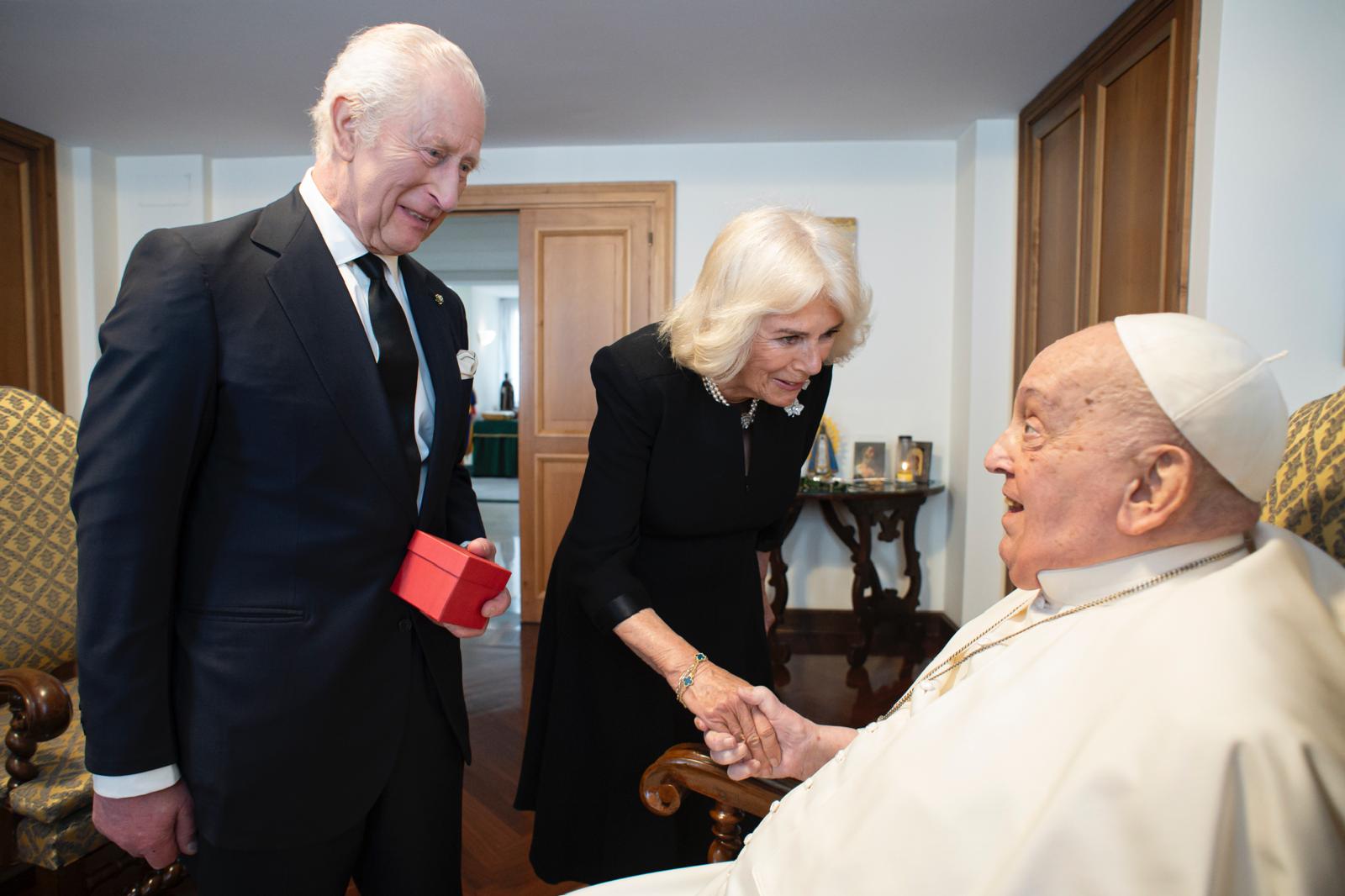 Papa Francesco ha incontrato Re Carlo III e Camilla