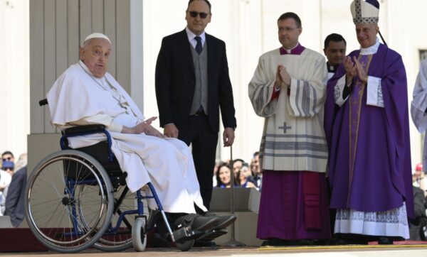Papa Francesco, il Pontefice migliora: senza ossigeno per lunghi periodi