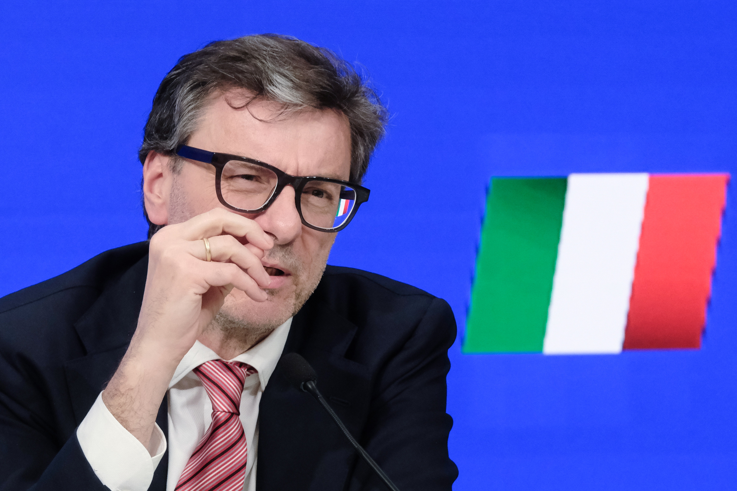 S&P alza il rating dell’Italia a BBB+ con outlook stabile