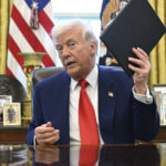 Dazi, Trump ottimista su accordo con Cina: “Xi leader intelligente”. Esclusi smartphone e pc dalle tariffe